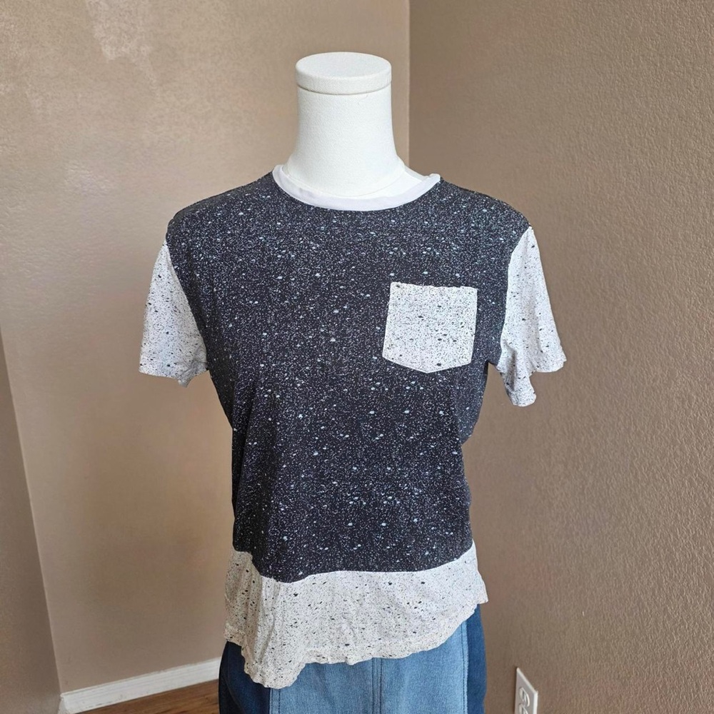 Women’s Speckled Black & White Colorblock Pocket Tee